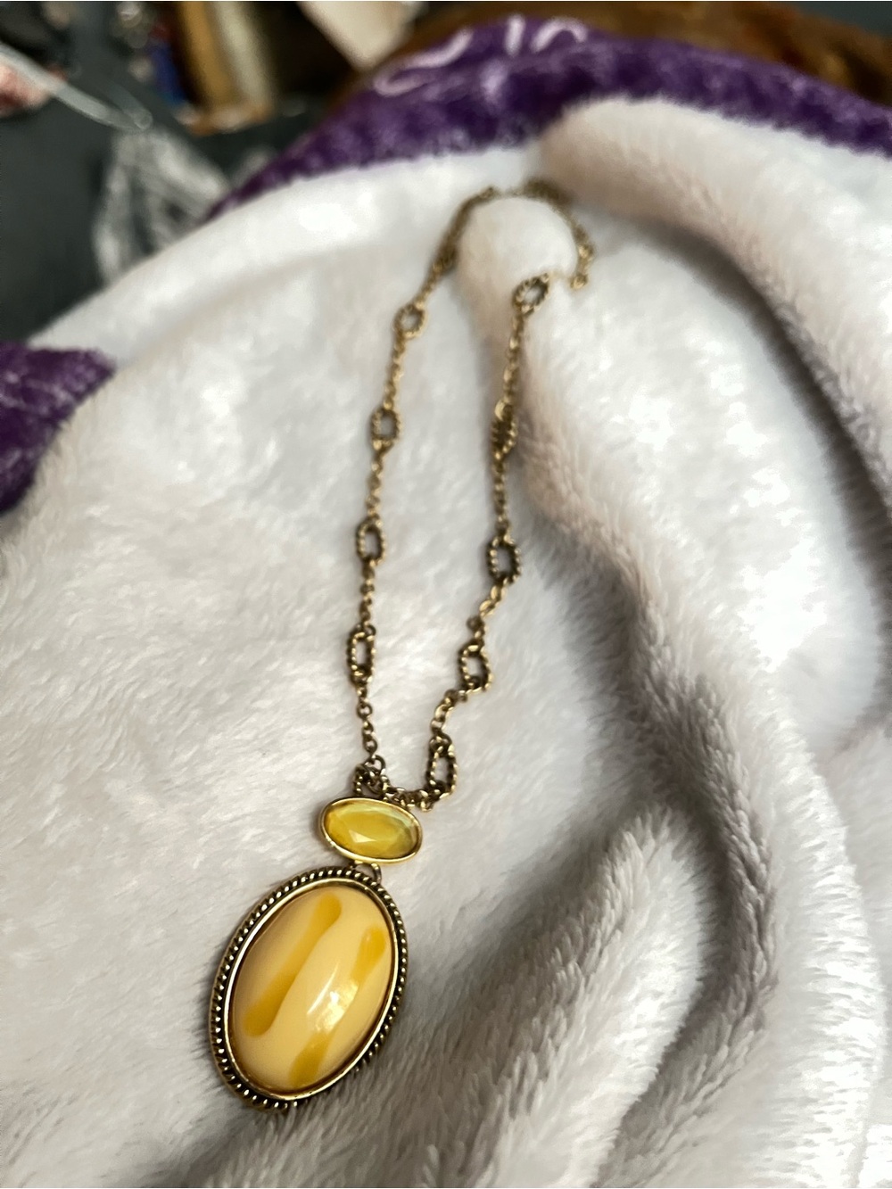 Yellow Oval Pendant Necklace - Elegant Gold-Tone Women’s Jewelry